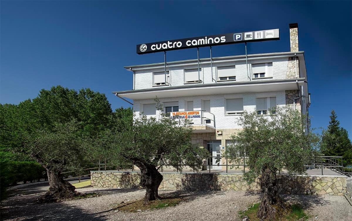 Hostal Restaurante Cuatro Caminos Cubillos del Sil Buitenkant foto